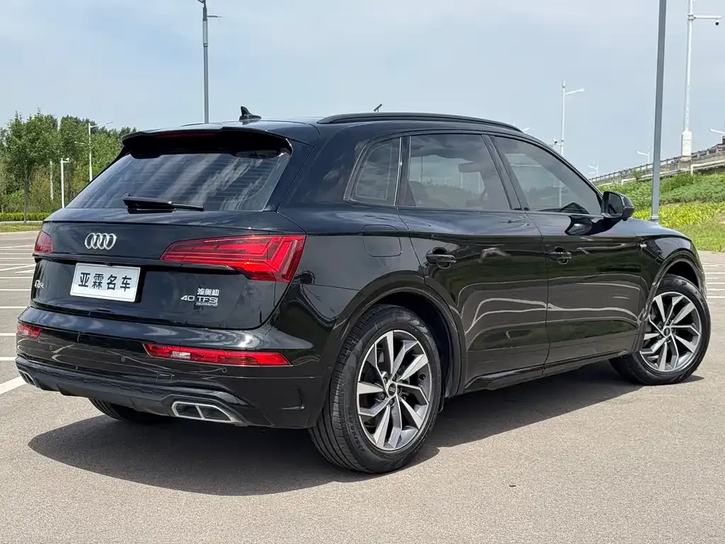 Audi Q5L — фото 10