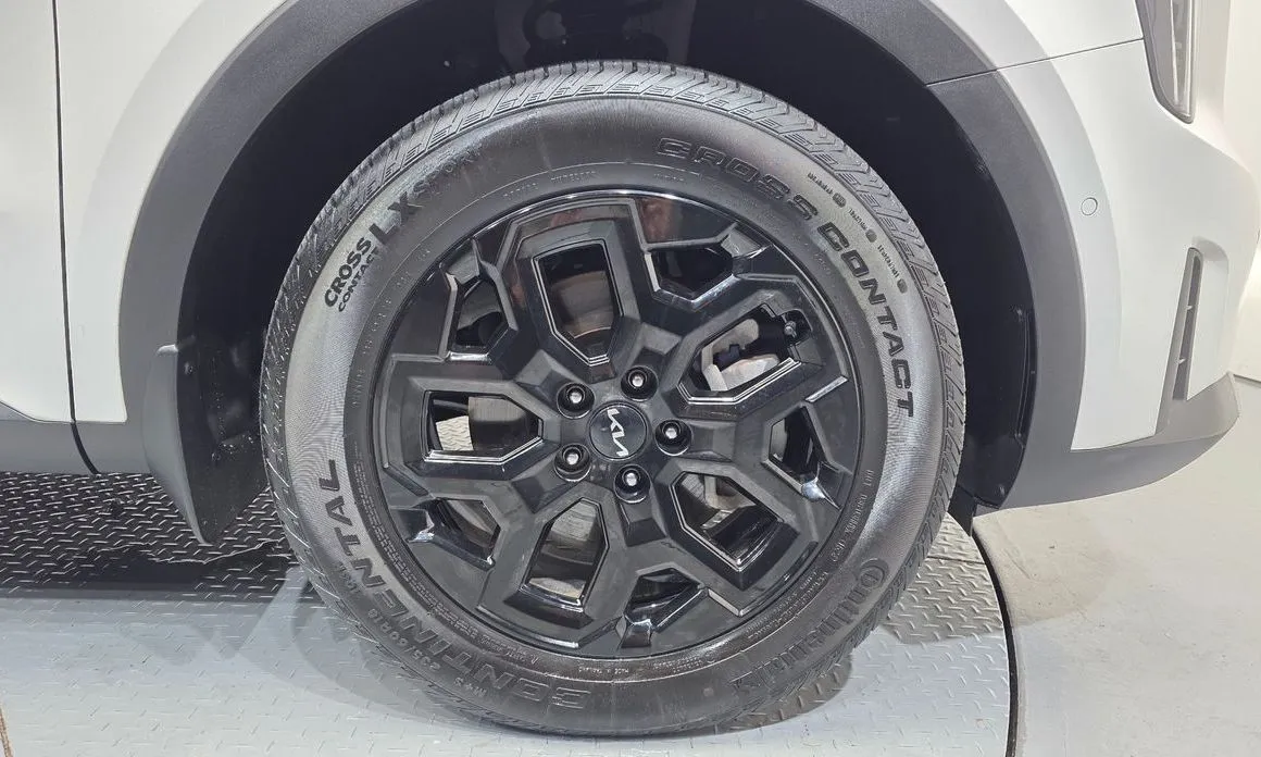 Kia Sorento — фото 7