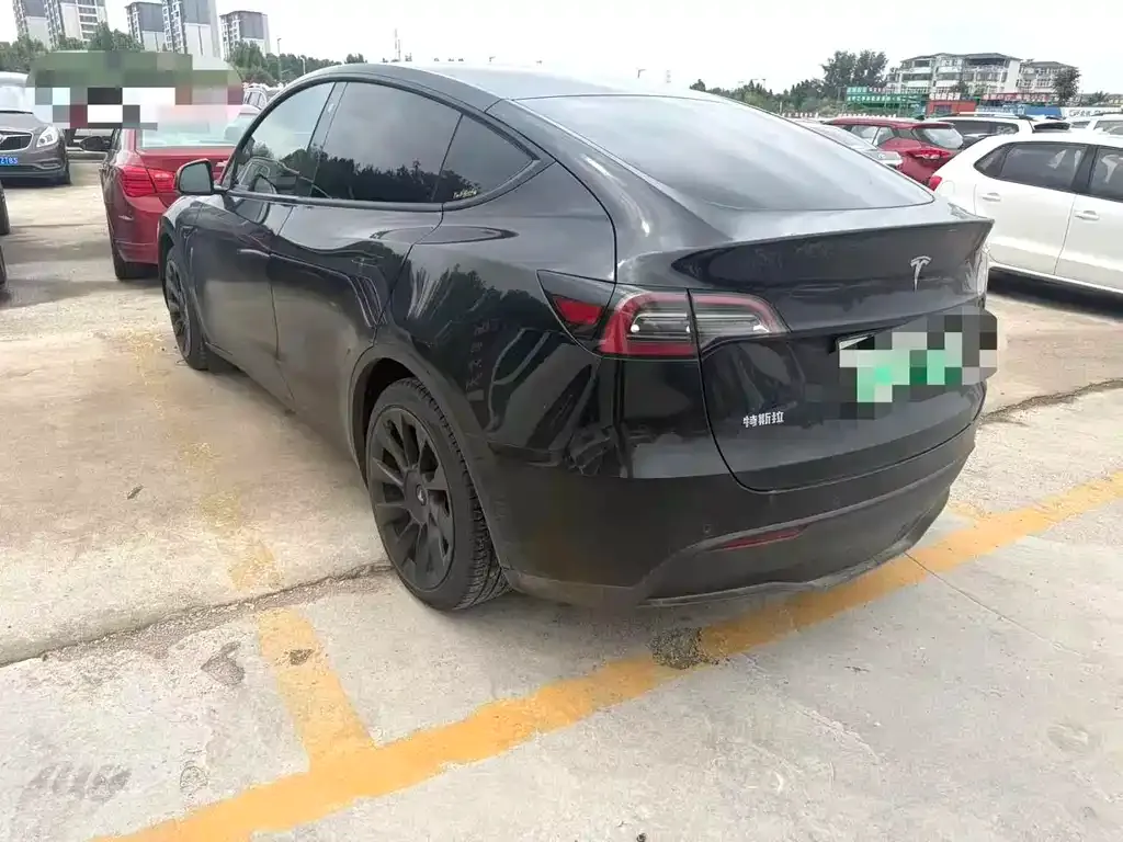 Tesla Model Y — фото 7