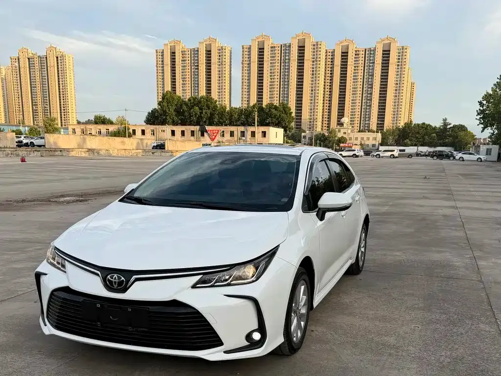 Toyota Corolla — фото 1