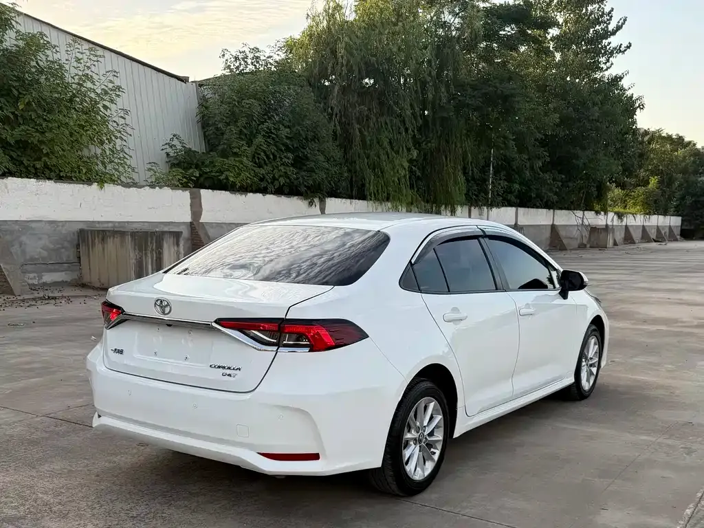 Toyota Corolla — фото 2