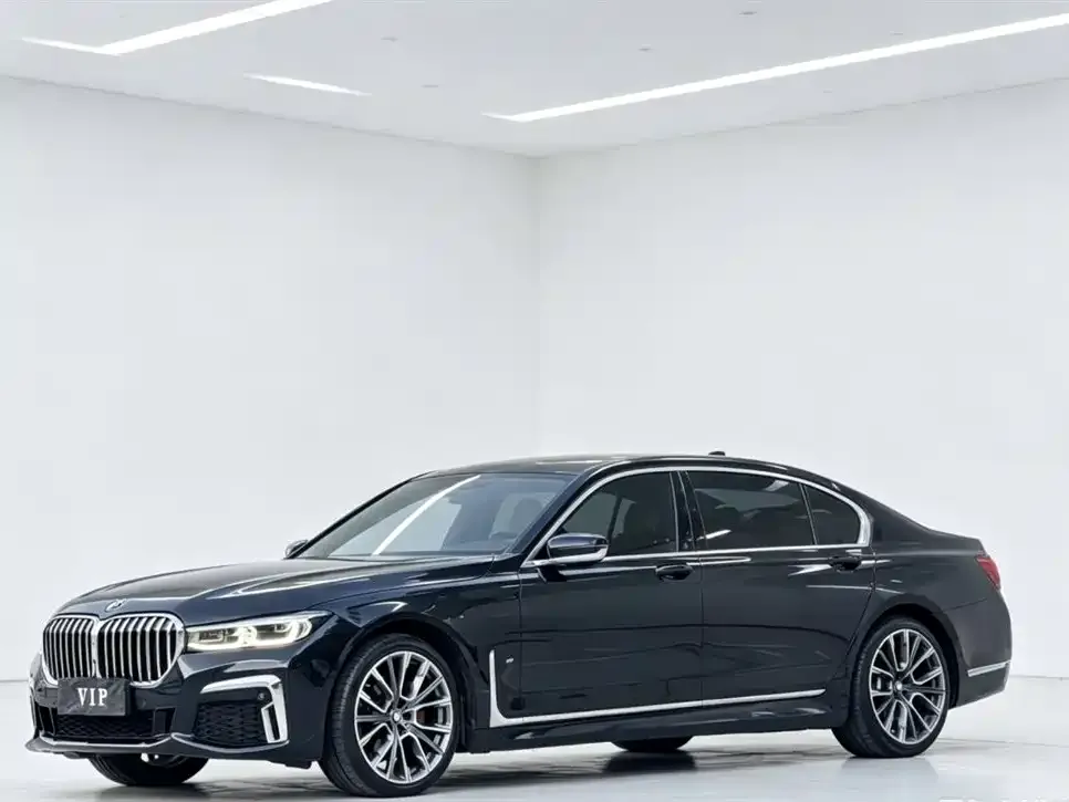 BMW 7 Series — фото 1