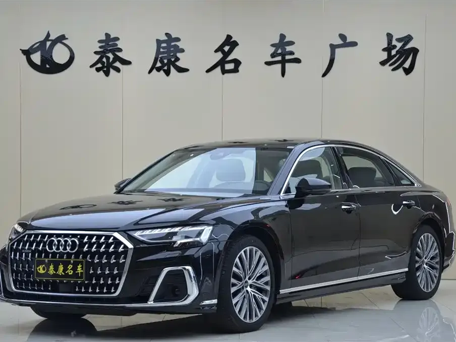 Audi A8 — фото 1