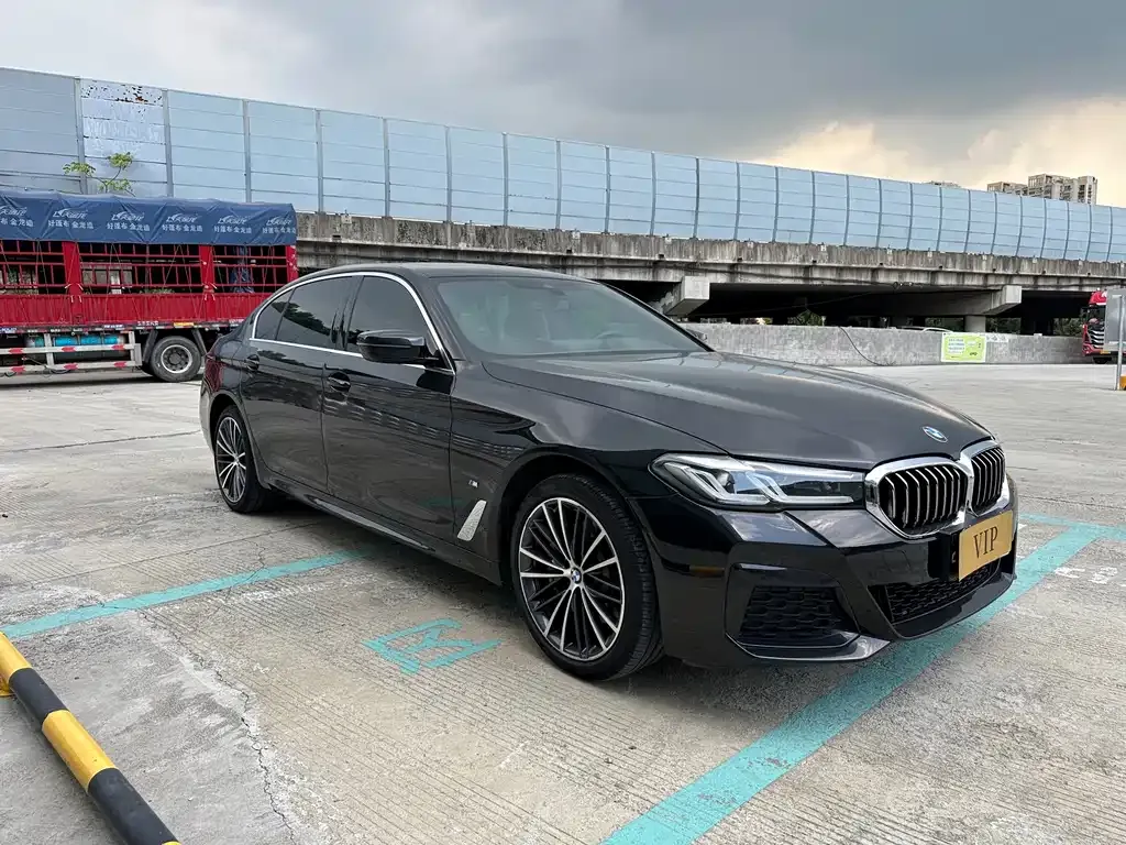 BMW 5 Series — фото 9
