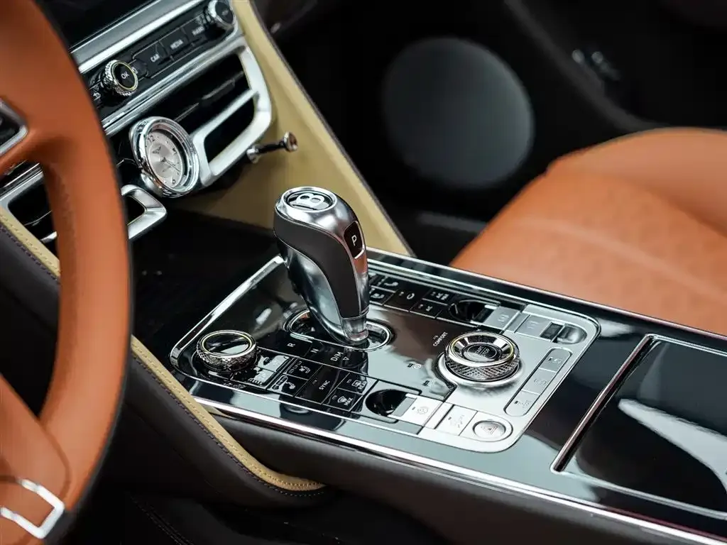 Bentley Flying Spur PHEV — фото 10