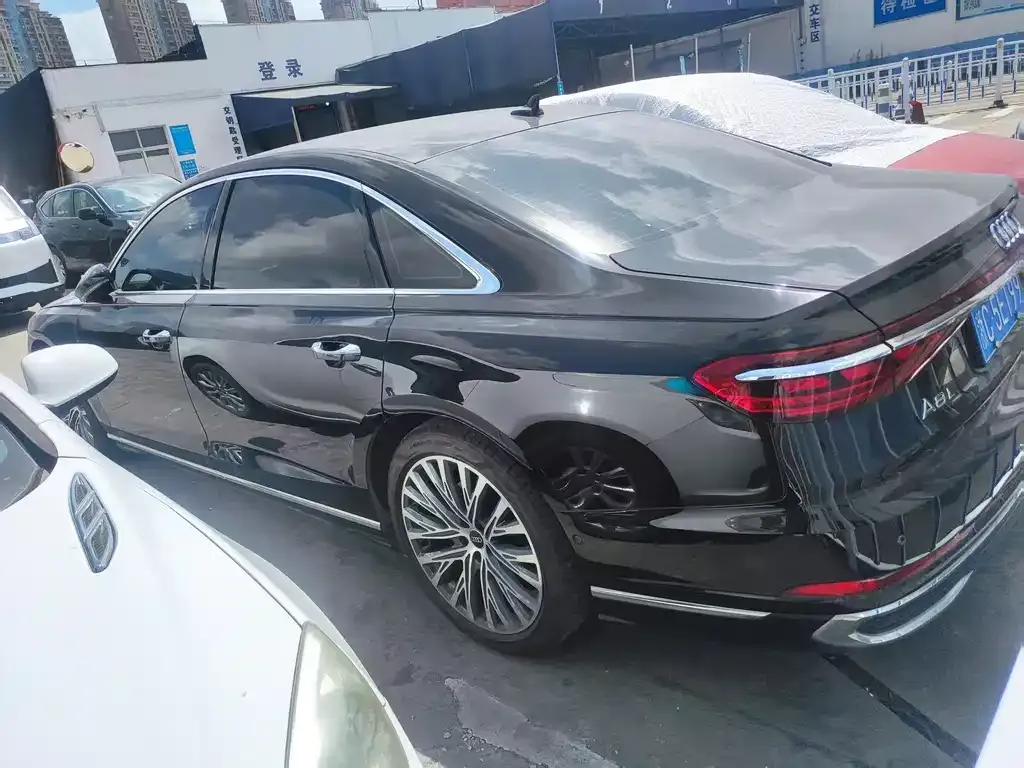 Audi A8 — фото 4