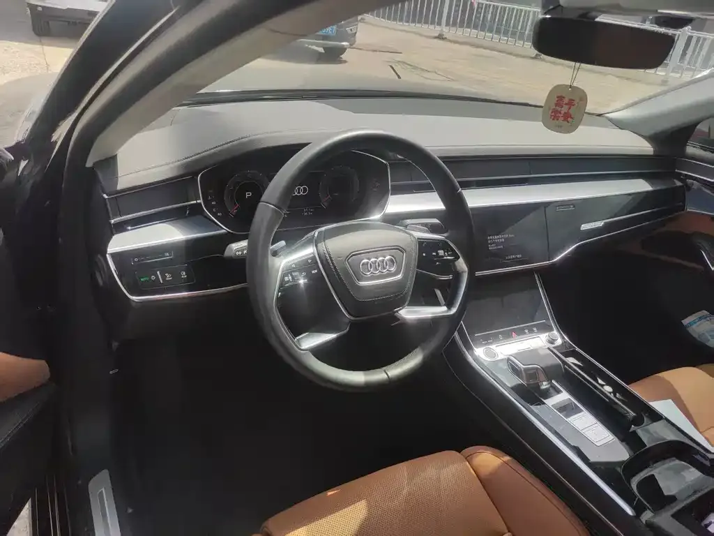 Audi A8 — фото 9