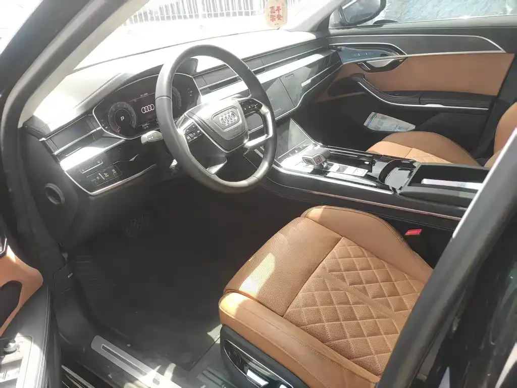 Audi A8 — фото 5