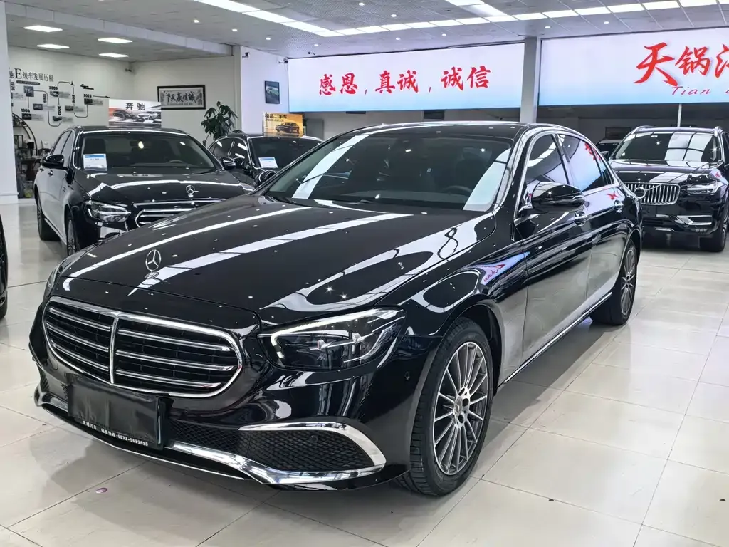 Mercedes-Benz E-Class — фото 1