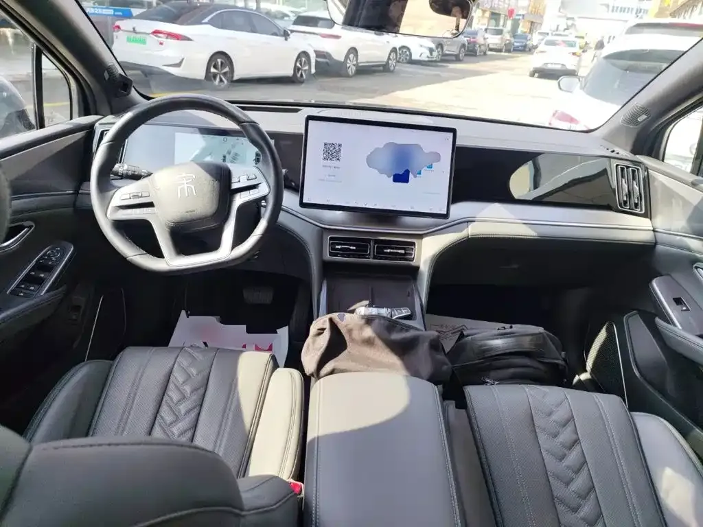 BYD L DM-i — фото 6