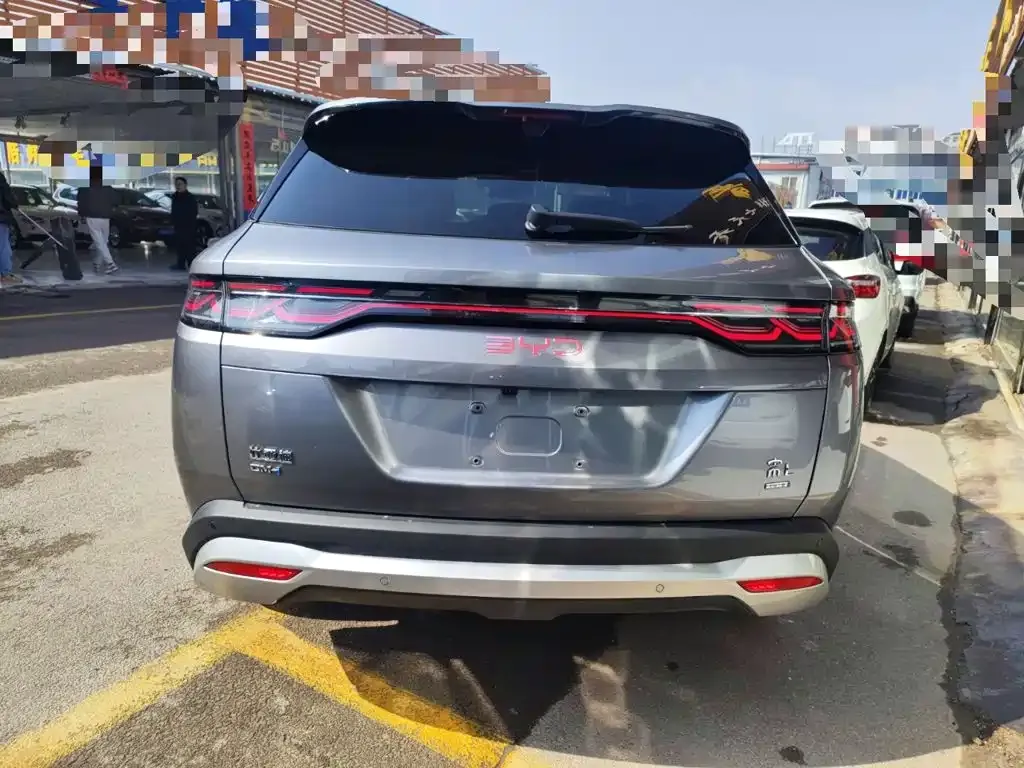 BYD L DM-i — фото 10