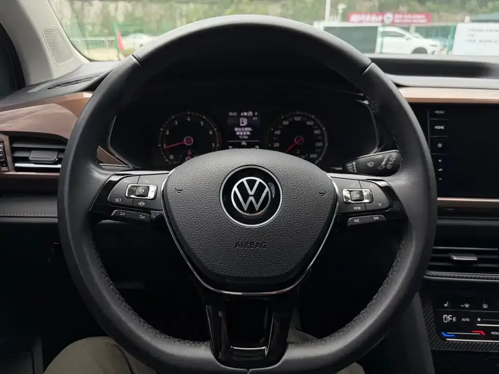 Volkswagen Tharu — фото 7
