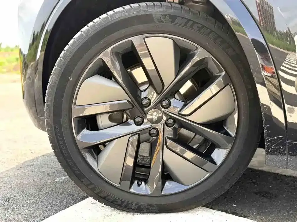 Li Auto L9 — фото 8