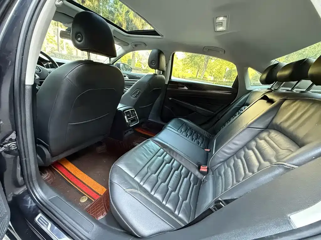Volkswagen Passat 2021 из CN, фото 2