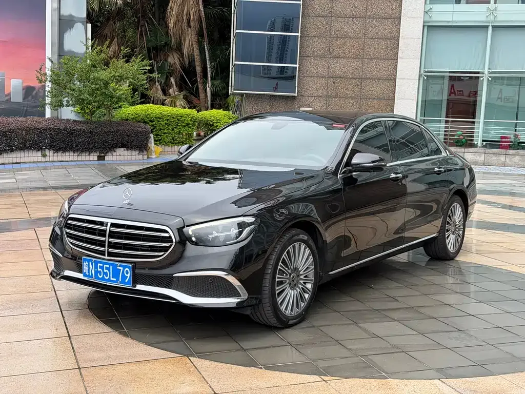 Mercedes-Benz E-Class — фото 1