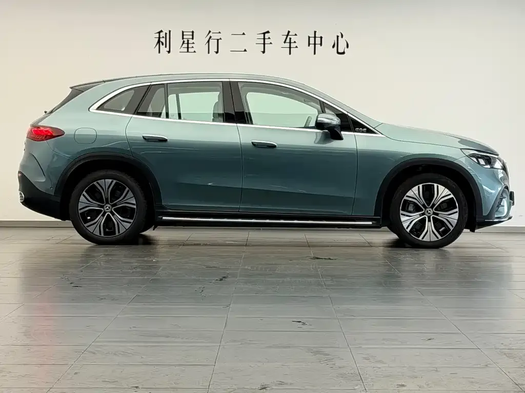 Mercedes-Benz EQE SUV — фото 9