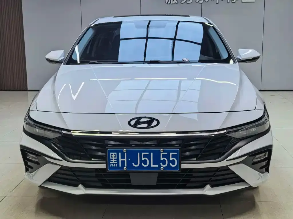 Hyundai Elantra — фото 3