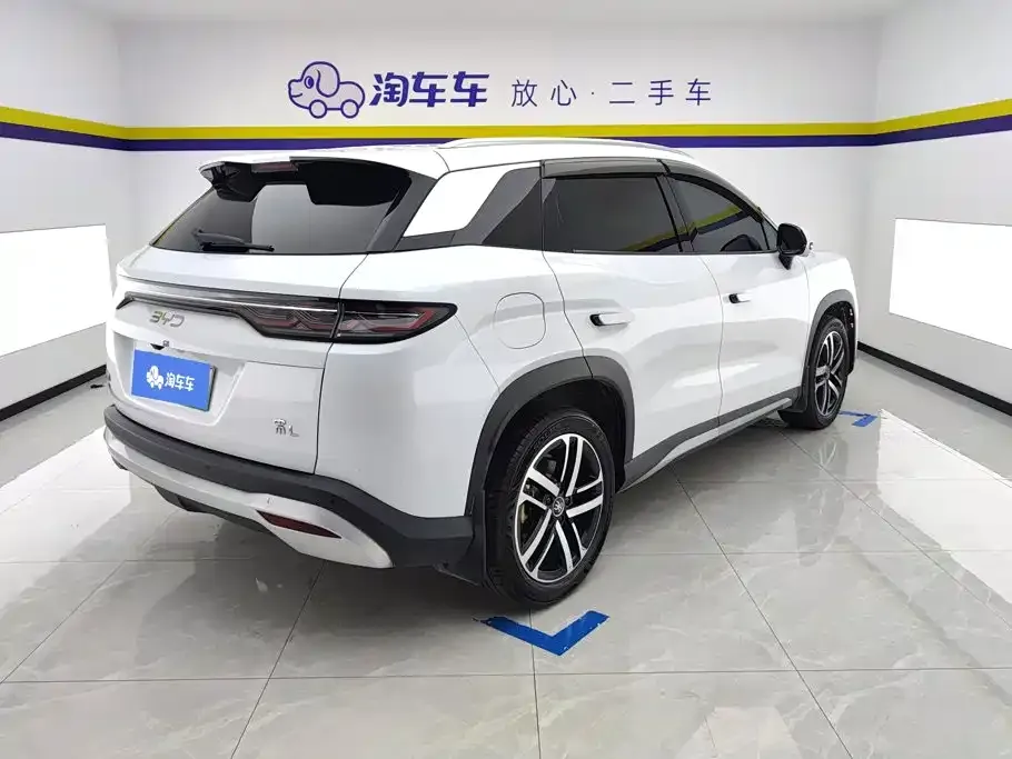 BYD L DM-i — фото 4