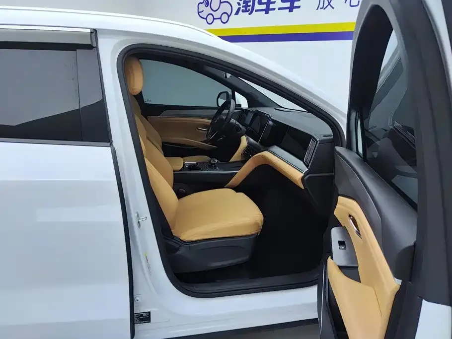 BYD L DM-i — фото 3