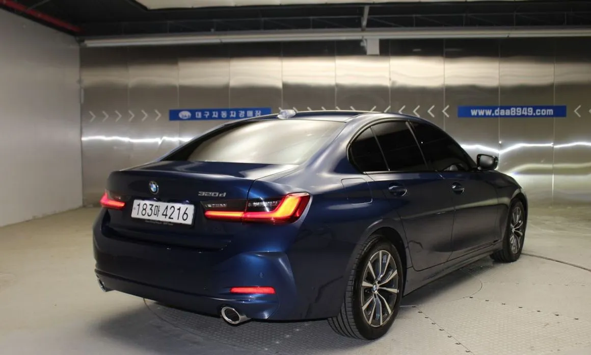 BMW 3-Series 2023 из KR, фото 2