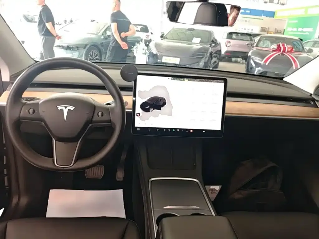 Tesla Model Y — фото 6