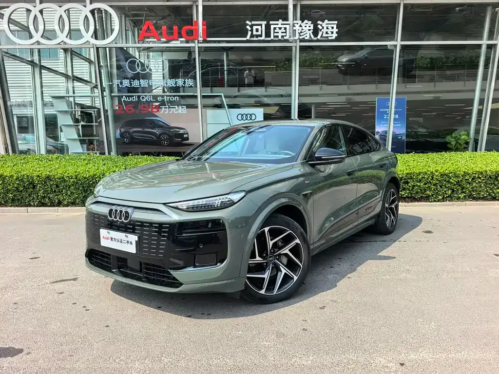Audi Q6L Sportback e-tron — фото 1