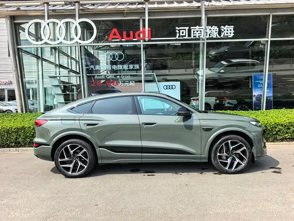 Audi Q6L Sportback e-tron — фото 9
