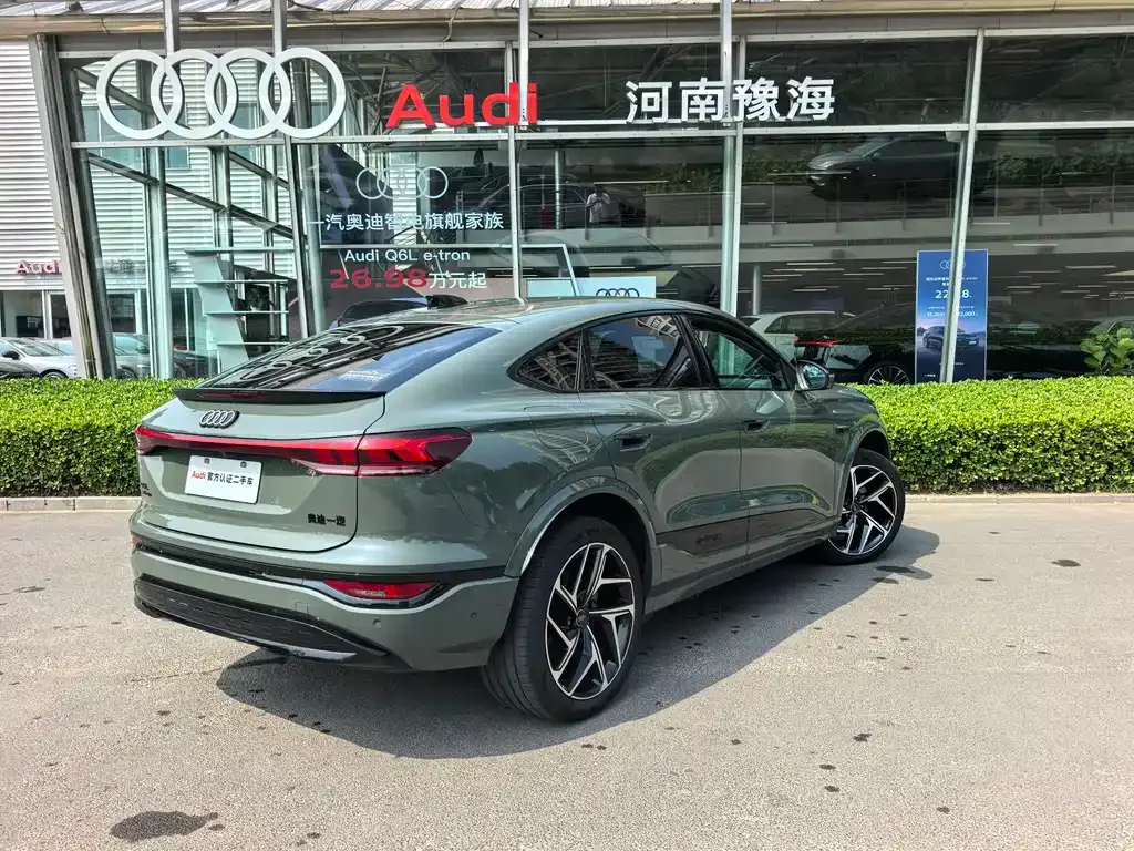 Audi Q6L Sportback e-tron — фото 6
