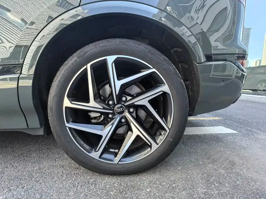 Audi Q6L Sportback e-tron — фото 8