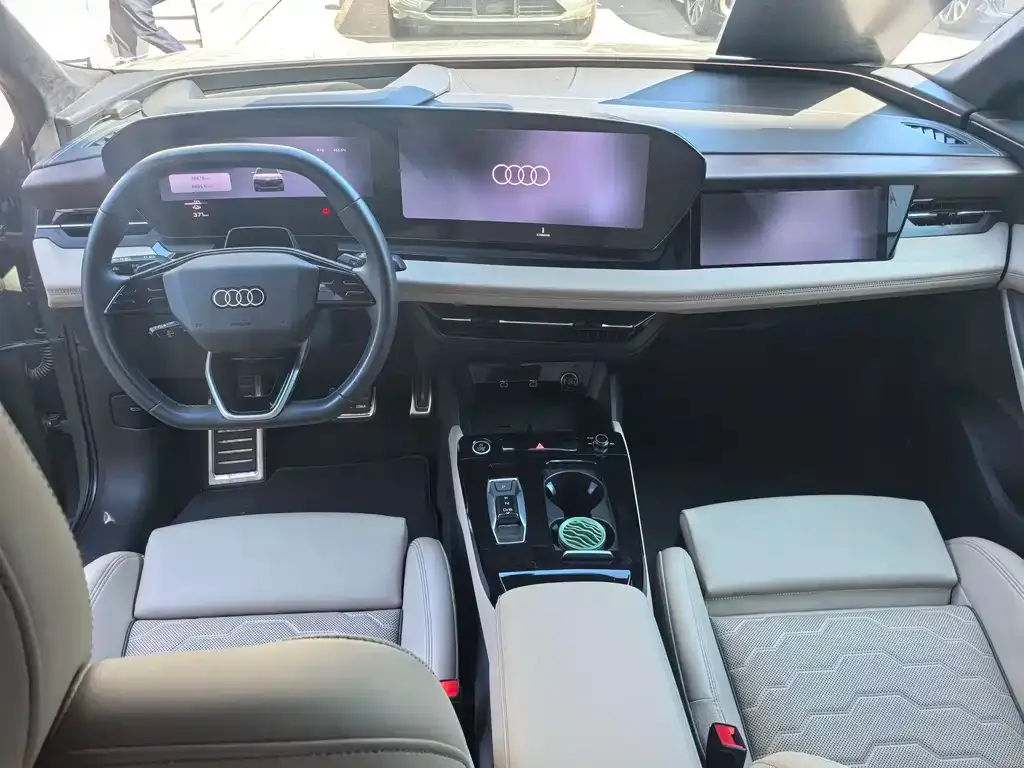 Audi Q6L Sportback e-tron — фото 4