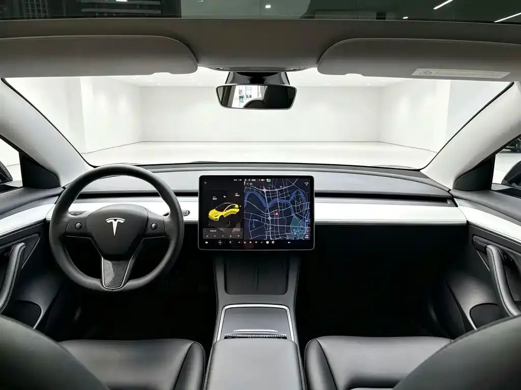 Tesla Model 3 — фото 7