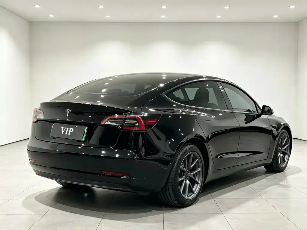 Tesla Model 3 — фото 9
