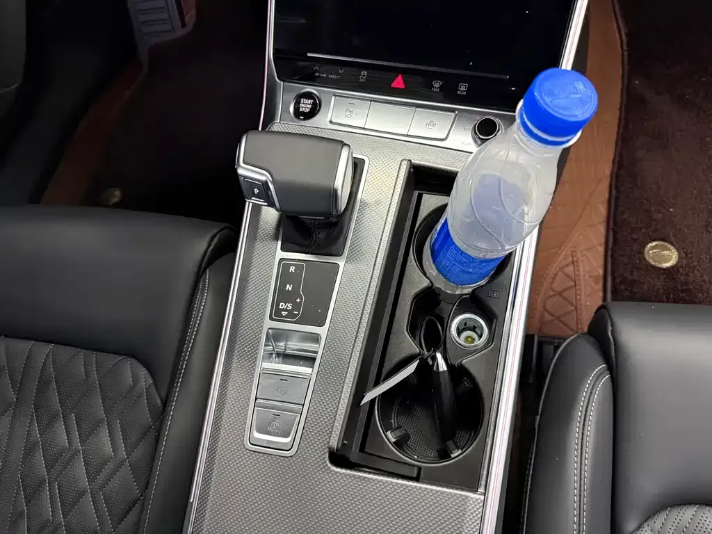Audi A6L 2025 из CN, фото 10