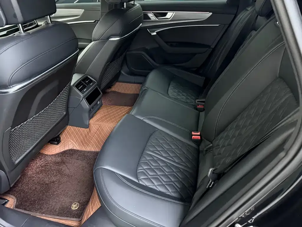 Audi A6L 2025 из CN, фото 8