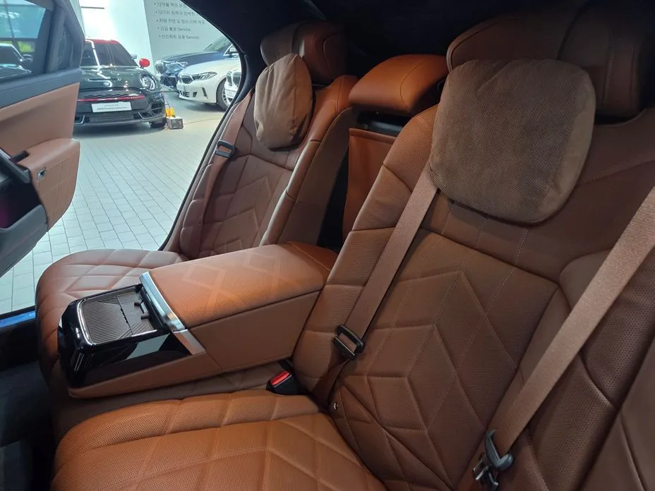 BMW 7-Series 2024 из KR, фото 2
