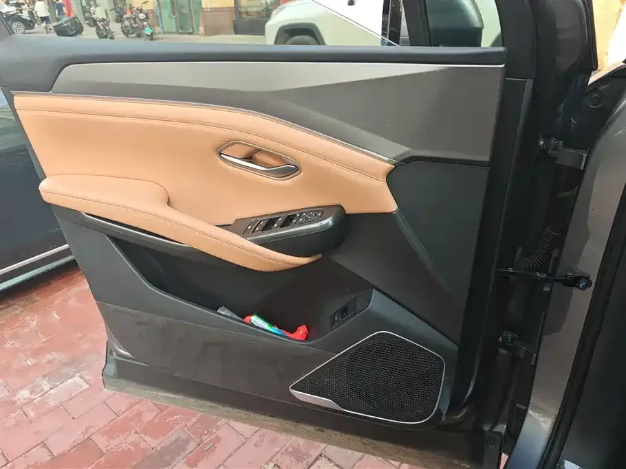 BYD L DM-i — фото 6