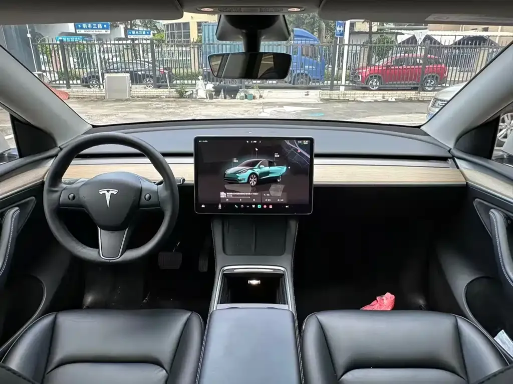 Tesla Model Y — фото 3