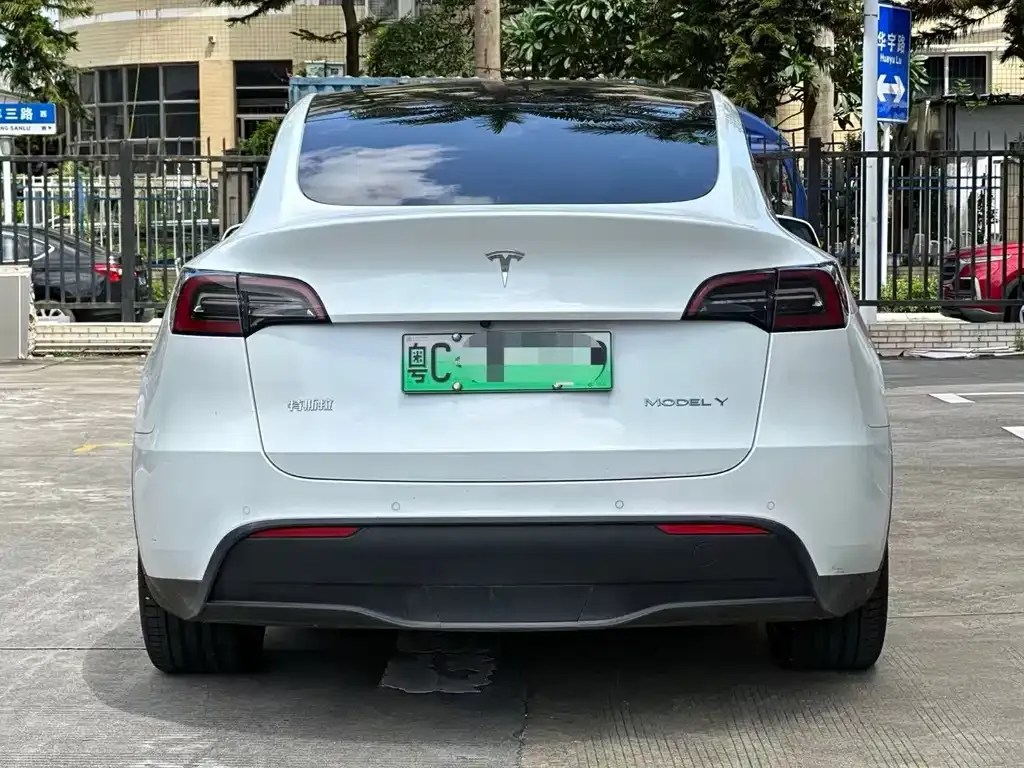 Tesla Model Y — фото 5