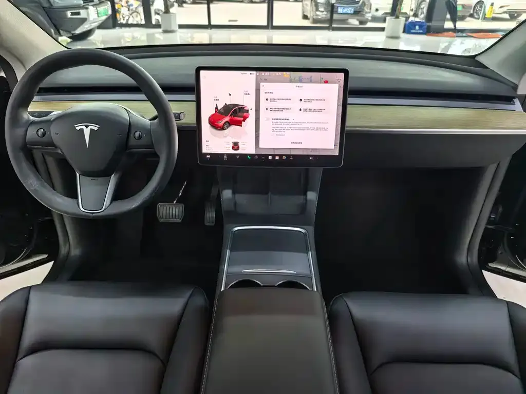 Tesla Model Y — фото 3