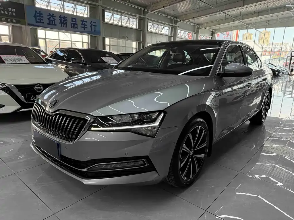 Skoda Superb — фото 1