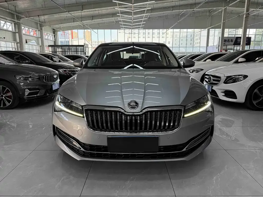 Skoda Superb — фото 7