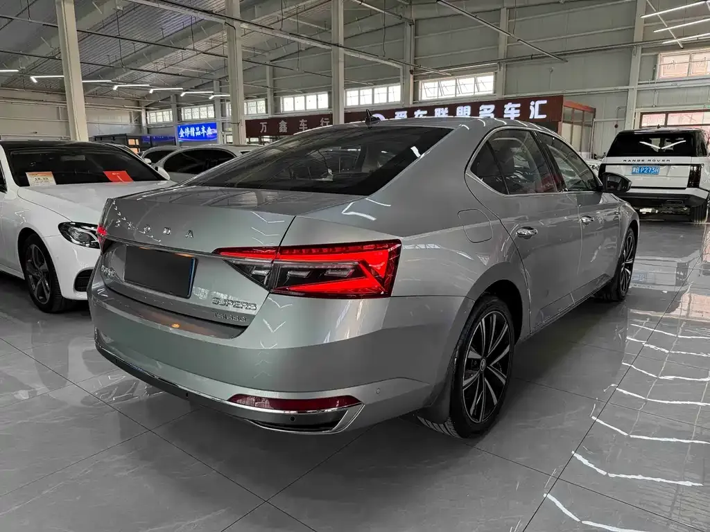 Skoda Superb — фото 6