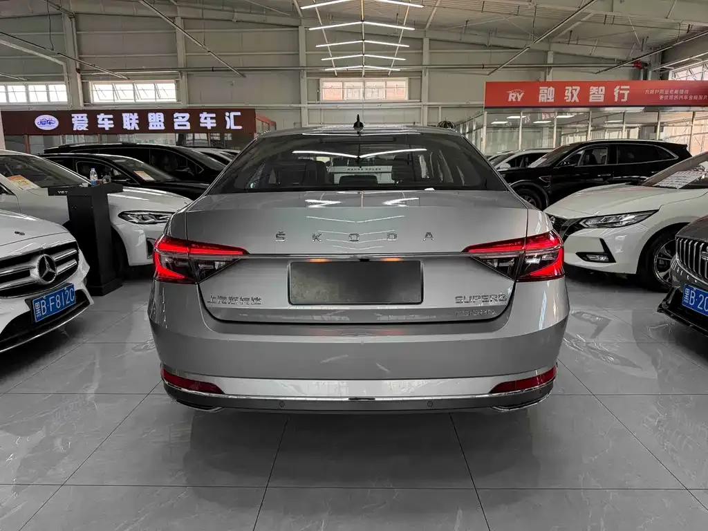 Skoda Superb — фото 3