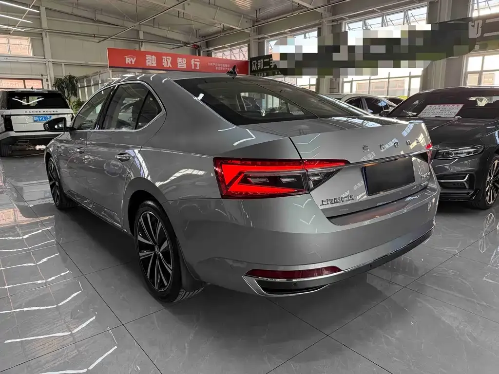 Skoda Superb — фото 5