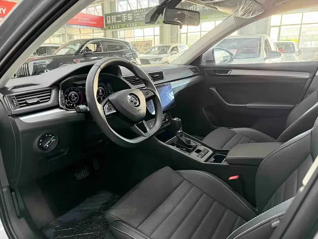 Skoda Superb — фото 9