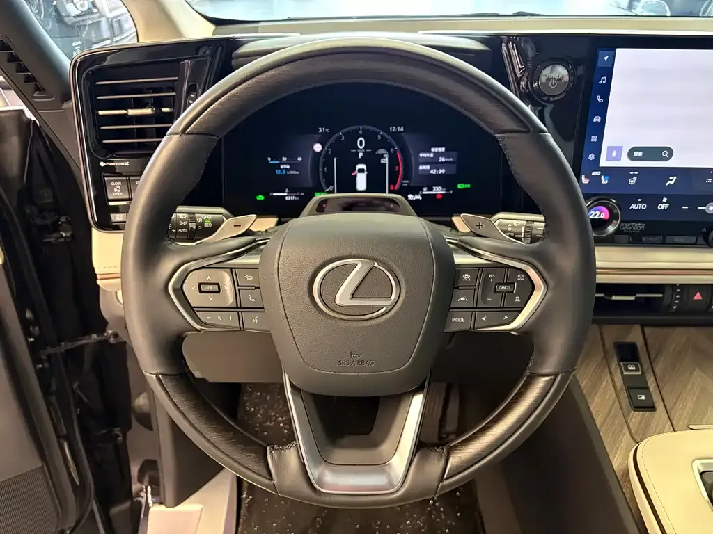 Lexus LM — фото 2