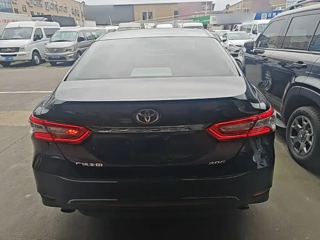 Toyota Camry — фото 5
