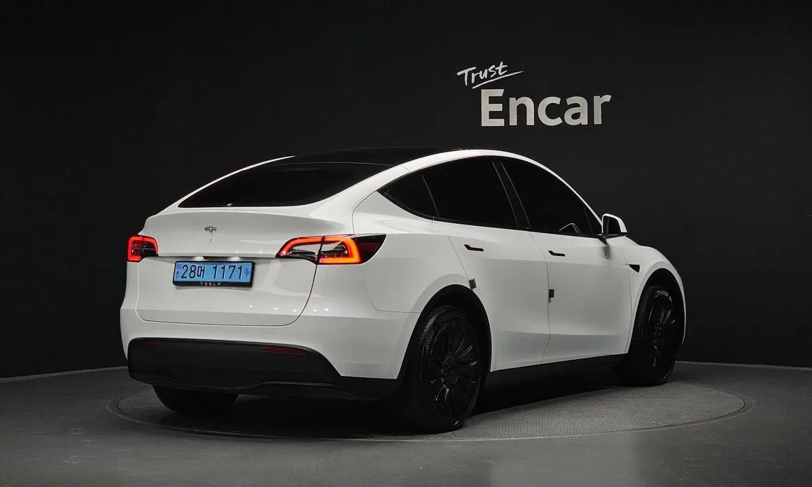 Tesla Model Y — фото 8