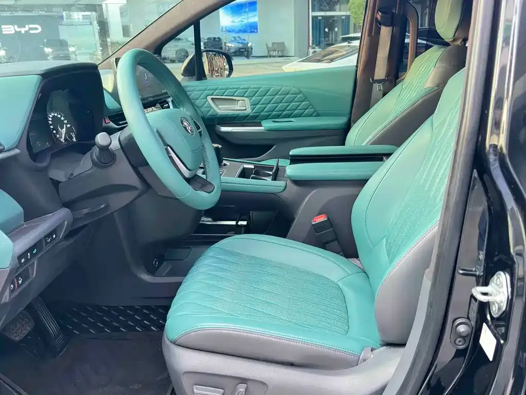 Toyota Sienna — фото 4