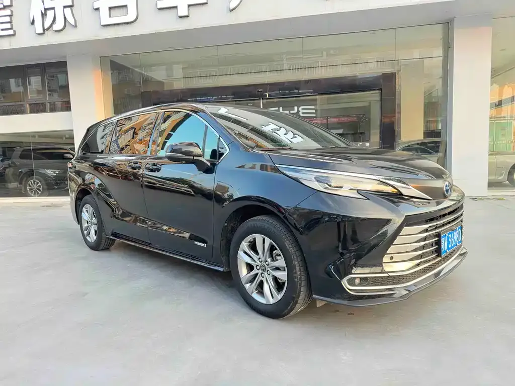 Toyota Sienna — фото 8